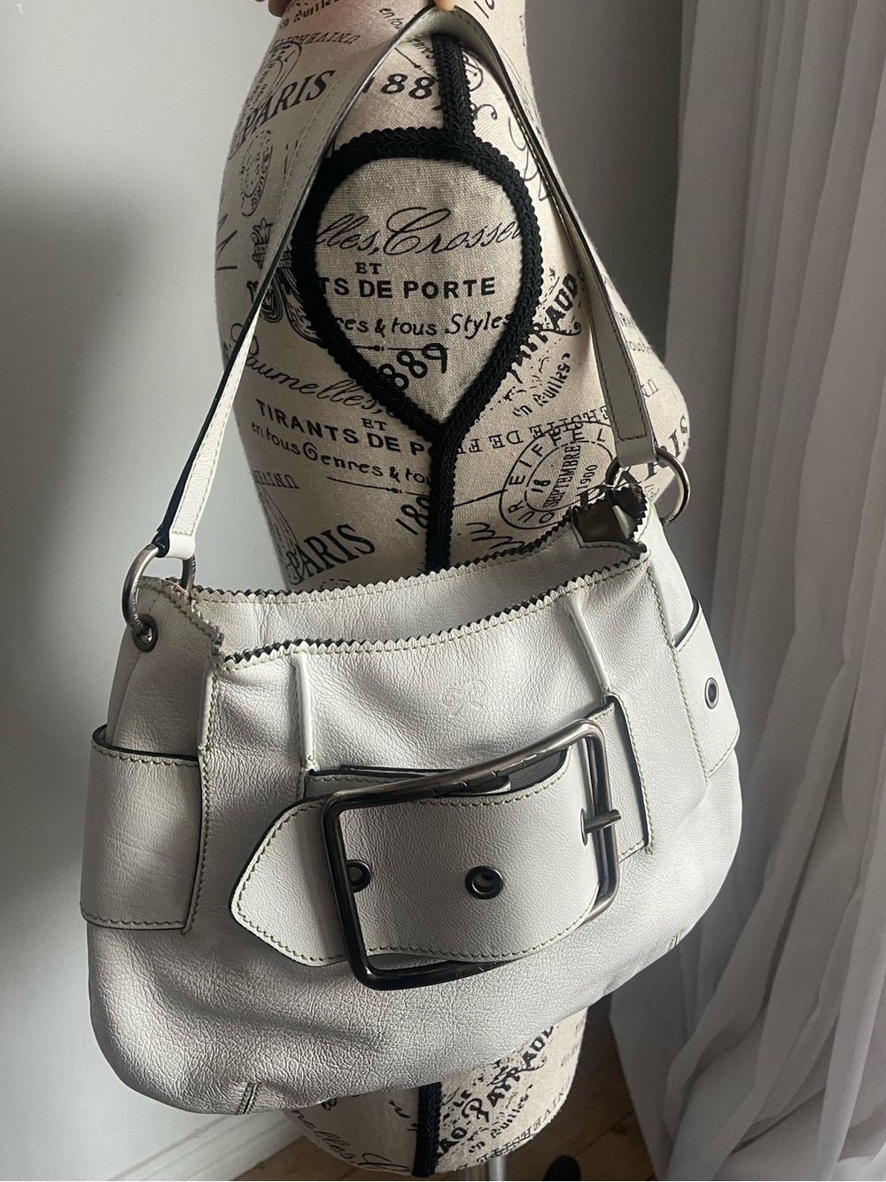 Anya Hindmarch White Leather Y2K Shoulder Bag with Oversized Buckle - Picture 6 of 12